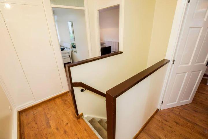 Hospedagem domiciliar Spacious Near With Smart Tv
